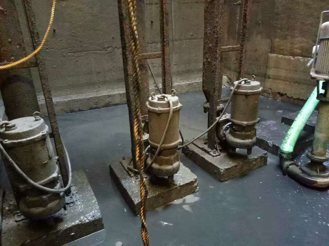 龙亭污水池清理