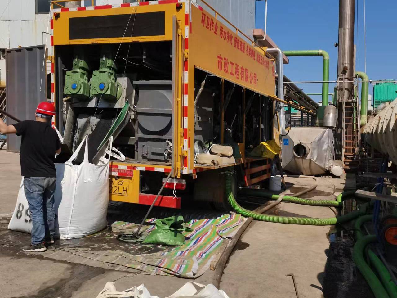 龙亭淤泥压干处理